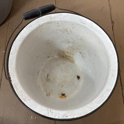 LOT 399: Vintage Enamelware Flintstone Wash Basin/Baby Tub & More