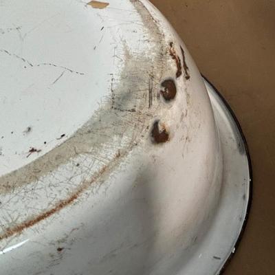 LOT 399: Vintage Enamelware Flintstone Wash Basin/Baby Tub & More