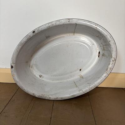 LOT 399: Vintage Enamelware Flintstone Wash Basin/Baby Tub & More