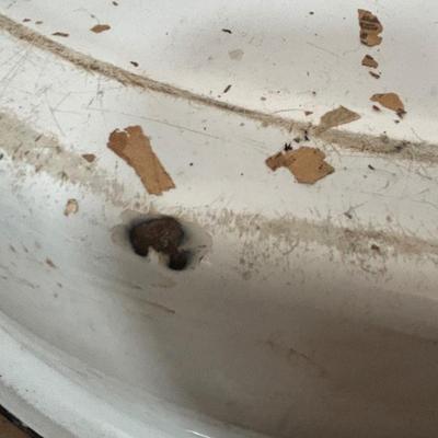 LOT 399: Vintage Enamelware Flintstone Wash Basin/Baby Tub & More