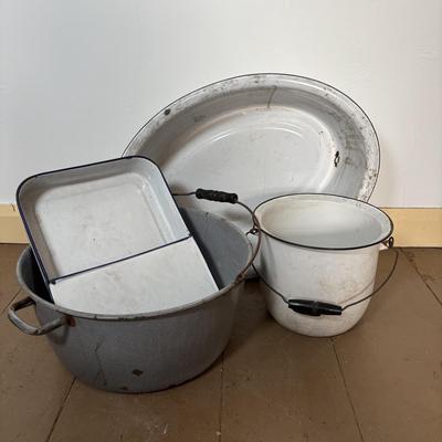 LOT 399: Vintage Enamelware Flintstone Wash Basin/Baby Tub & More