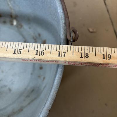 LOT 399: Vintage Enamelware Flintstone Wash Basin/Baby Tub & More