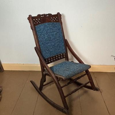 LOT 402: Antique Folding Rocking Chair - Ready for Your Very Own Personal Touch