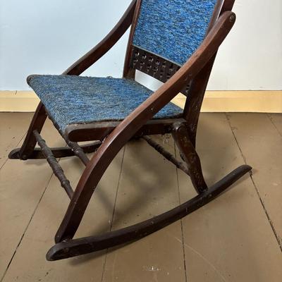 LOT 402: Antique Folding Rocking Chair - Ready for Your Very Own Personal Touch