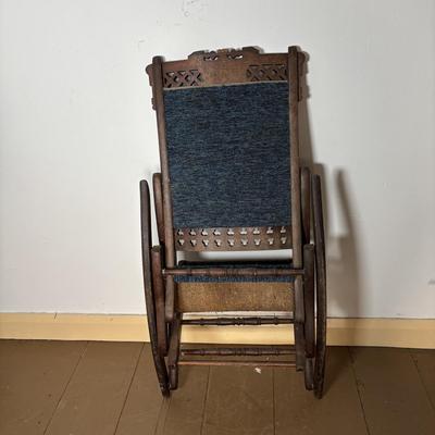 LOT 402: Antique Folding Rocking Chair - Ready for Your Very Own Personal Touch