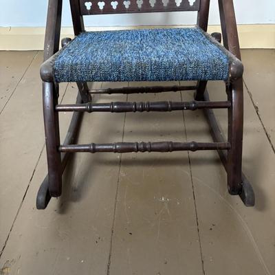 LOT 402: Antique Folding Rocking Chair - Ready for Your Very Own Personal Touch