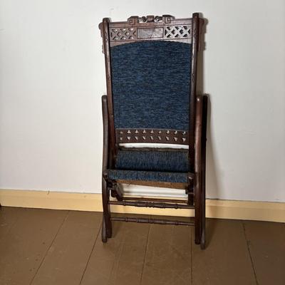 LOT 402: Antique Folding Rocking Chair - Ready for Your Very Own Personal Touch