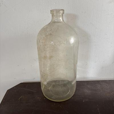 LOT 408: Boscul Coffee Tin, Log Cabin Syrup Tin,"Pure Fresh" Milk Caps, Imperial Tin Milk Caps, Puritan Baked Beans Jar, Hull,...