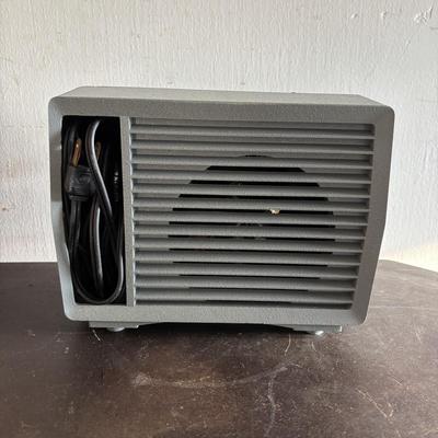 LOT 421: Vintage Eastman Kodal 32oz Darkroom Beaker, Kodak Brownie 8 Movie Projector, Brownie Holiday Camera