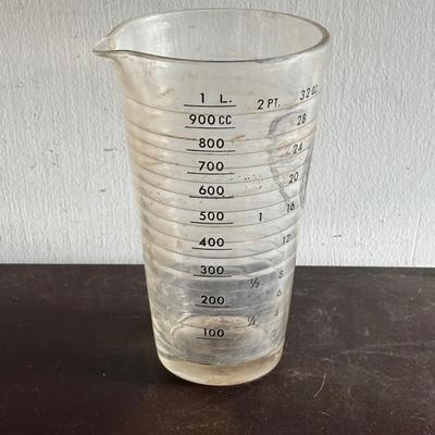 LOT 421: Vintage Eastman Kodal 32oz Darkroom Beaker, Kodak Brownie 8 Movie Projector, Brownie Holiday Camera