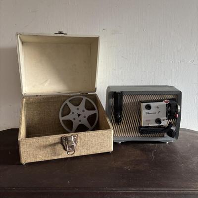 LOT 421: Vintage Eastman Kodal 32oz Darkroom Beaker, Kodak Brownie 8 Movie Projector, Brownie Holiday Camera