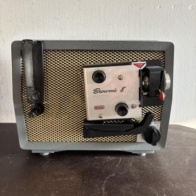 LOT 421: Vintage Eastman Kodal 32oz Darkroom Beaker, Kodak Brownie 8 Movie Projector, Brownie Holiday Camera