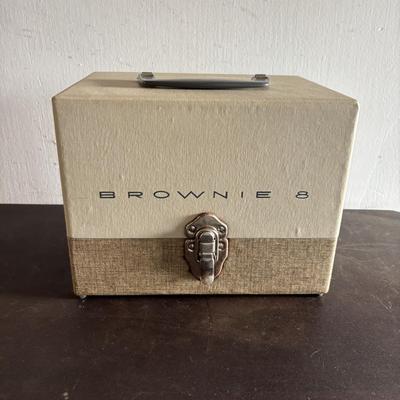 LOT 421: Vintage Eastman Kodal 32oz Darkroom Beaker, Kodak Brownie 8 Movie Projector, Brownie Holiday Camera