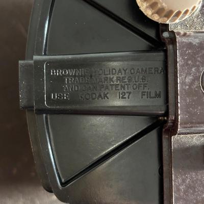 LOT 421: Vintage Eastman Kodal 32oz Darkroom Beaker, Kodak Brownie 8 Movie Projector, Brownie Holiday Camera