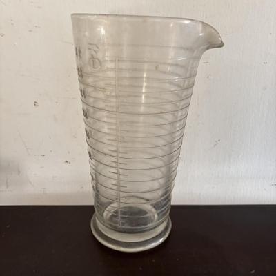 LOT 422: Vintage Kodak Collection: Dark Room Lantern, Dark Room Footed Beaker & No. 1A Pocket Camera