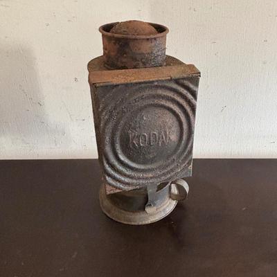 LOT 422: Vintage Kodak Collection: Dark Room Lantern, Dark Room Footed Beaker & No. 1A Pocket Camera