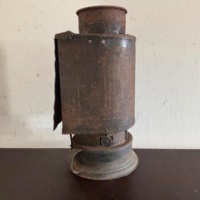 LOT 422: Vintage Kodak Collection: Dark Room Lantern, Dark Room Footed Beaker & No. 1A Pocket Camera