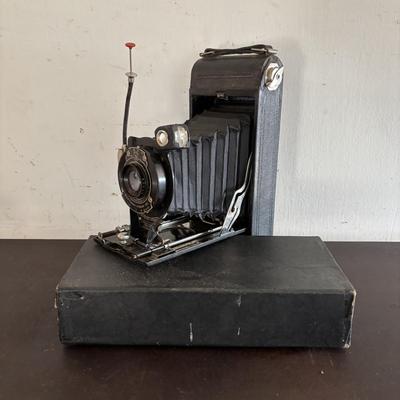 LOT 422: Vintage Kodak Collection: Dark Room Lantern, Dark Room Footed Beaker & No. 1A Pocket Camera