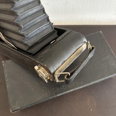 LOT 422: Vintage Kodak Collection: Dark Room Lantern, Dark Room Footed Beaker & No. 1A Pocket Camera