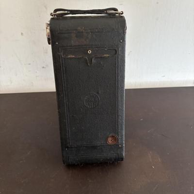 LOT 422: Vintage Kodak Collection: Dark Room Lantern, Dark Room Footed Beaker & No. 1A Pocket Camera