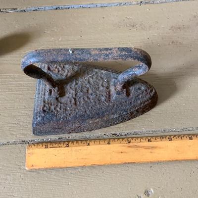 LOT 435: Antique/Vintage Long Cast Iron Oval Griddle with Spout, Oval Cast Iron Pot with Lid, Butcher's Clever with Wood Handle and...