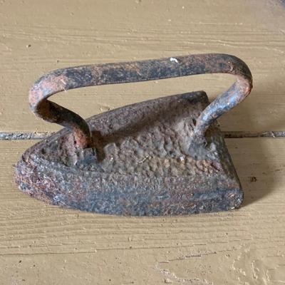 LOT 435: Antique/Vintage Long Cast Iron Oval Griddle with Spout, Oval Cast Iron Pot with Lid, Butcher's Clever with Wood Handle and...