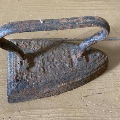 LOT 435: Antique/Vintage Long Cast Iron Oval Griddle with Spout, Oval Cast Iron Pot with Lid, Butcher's Clever with Wood Handle and...