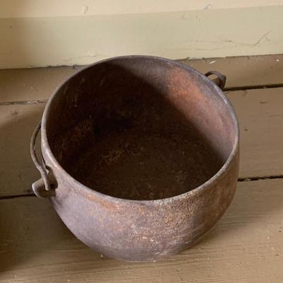 LOT 436: Vintage/Antique Cast Iron Pot with Handle, Cast Iron Tea Kettle and a Large Clever without a Handle