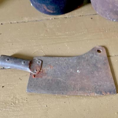 LOT 436: Vintage/Antique Cast Iron Pot with Handle, Cast Iron Tea Kettle and a Large Clever without a Handle