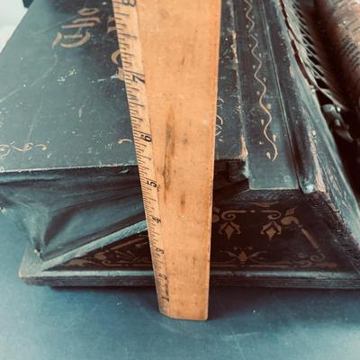 LOT 457: Antique "The Gem" Roller Organ