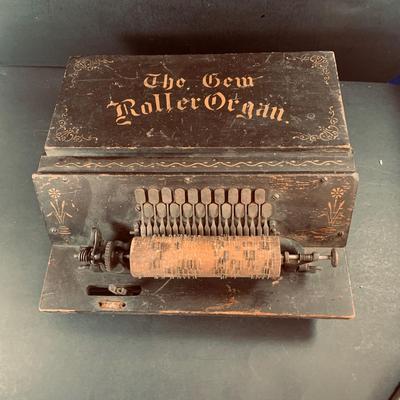 LOT 457: Antique "The Gem" Roller Organ