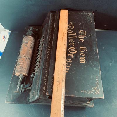 LOT 457: Antique "The Gem" Roller Organ