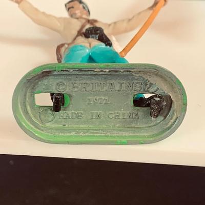 LOT 459: Collection of Toy Soldiers Including 4 Britians 1971 Civil War Soldiers, Civil War Chess Pieces (Not Complete and Revolutionary...