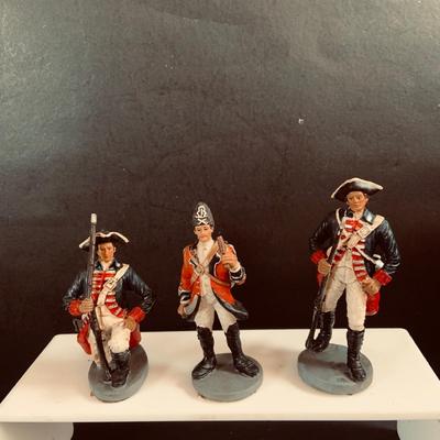 LOT 459: Collection of Toy Soldiers Including 4 Britians 1971 Civil War Soldiers, Civil War Chess Pieces (Not Complete and Revolutionary...