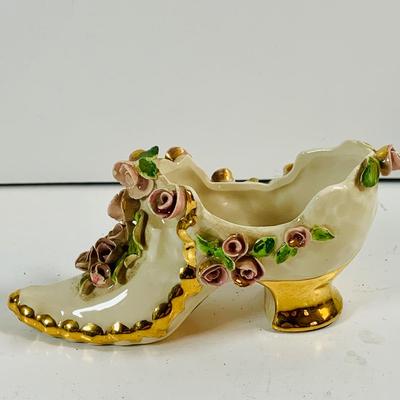 LOT463: Victorian Collection Including 2 Milk Glass Painted Bottles with One Stopper, 2 Cameo Creations and a Ornate Gold and Floral...