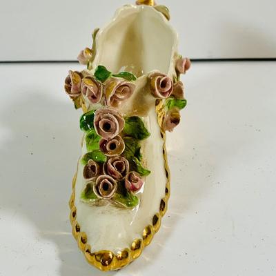 LOT463: Victorian Collection Including 2 Milk Glass Painted Bottles with One Stopper, 2 Cameo Creations and a Ornate Gold and Floral...