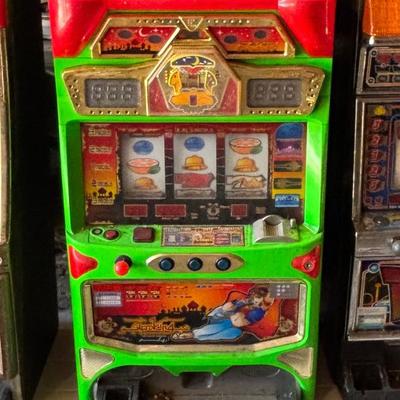 LOT 603: Vintage Japanese Arroking Slot Machine