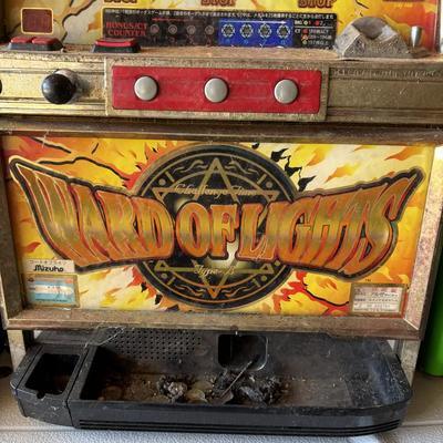 LOT 604: Vintage Japanese Mizuho Ward if Lights Slot Machine