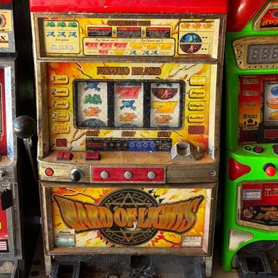 LOT 604: Vintage Japanese Mizuho Ward if Lights Slot Machine