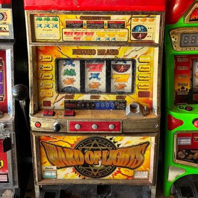 LOT 604: Vintage Japanese Mizuho Ward if Lights Slot Machine