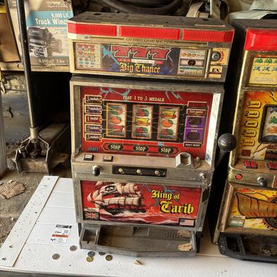 LOT 605: Vintage King of Carib Slot Machine