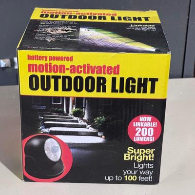Intermatic Low Voltage Power Packs with a Timer + Motion-Activated Light (WM-DZ)