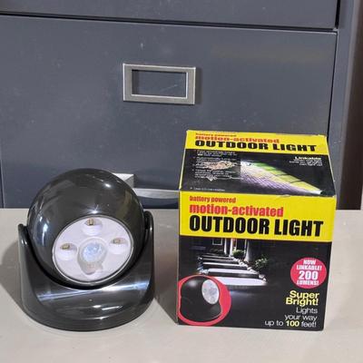 Intermatic Low Voltage Power Packs with a Timer + Motion-Activated Light (WM-DZ)