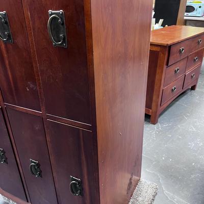 B Chest of Drawers
