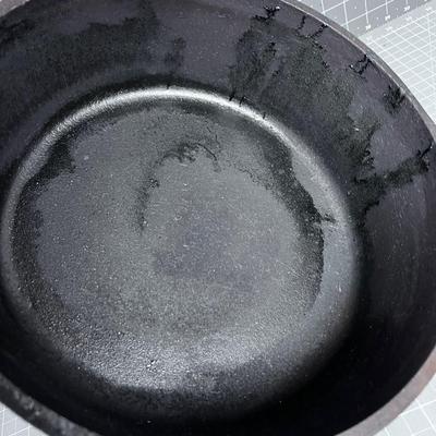 Dutch Oven, Footed with lid