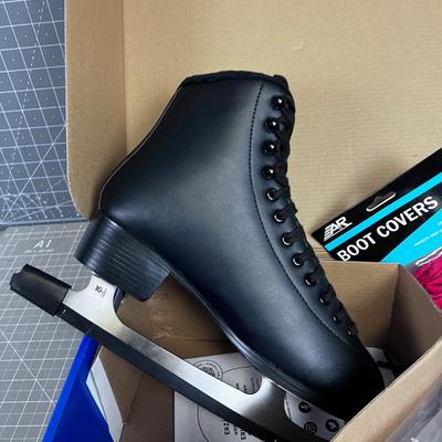 RIEDELL ICE SKATES, NEW 