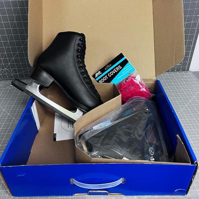 RIEDELL ICE SKATES, NEW 