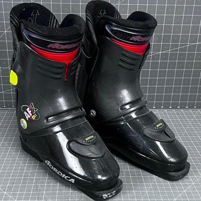 Nordica 27.5 Ski Boots