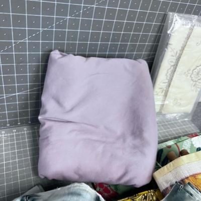 Linens: Misc. Mixed lot