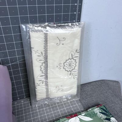 Linens: Misc. Mixed lot